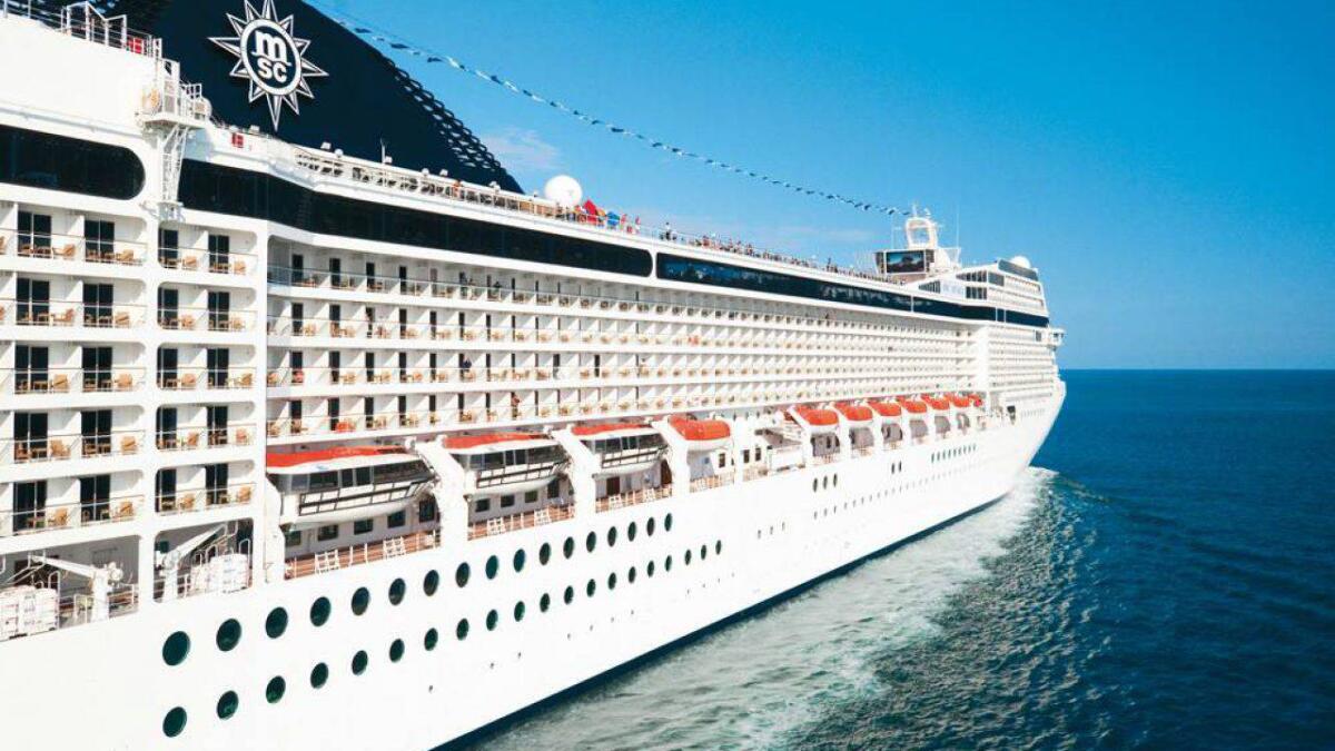 LITIGA CON LA FIDANZATA E SI LANCIA DALLA NAVE CROCIERA A LARGO DELLA CALABRIA: SALVATO - 