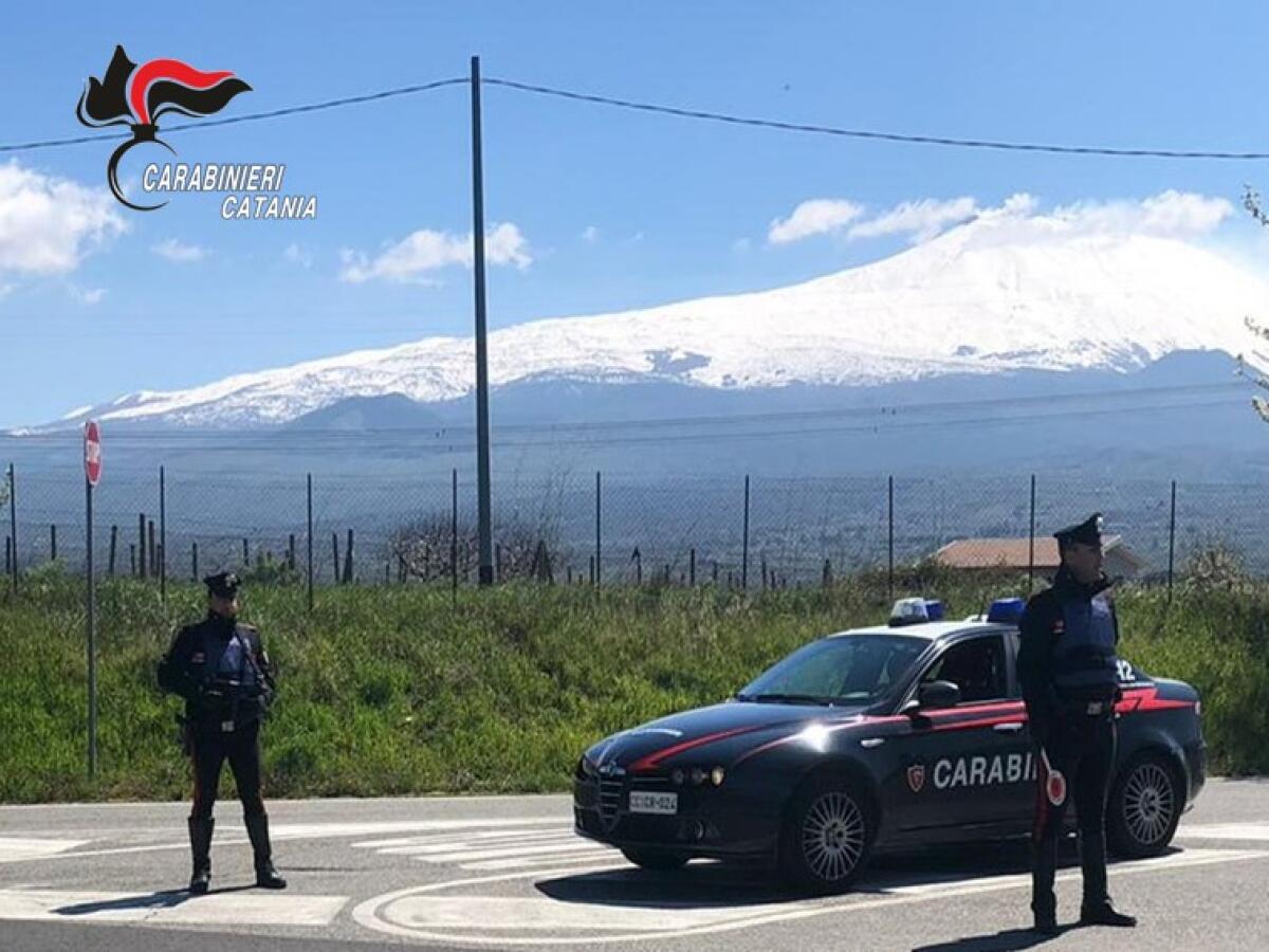 NICOLOSI.RUBANO UNO ZAINO DA UN AUTOVEICOLO IN SOSTA: DUE ARRESTI - 