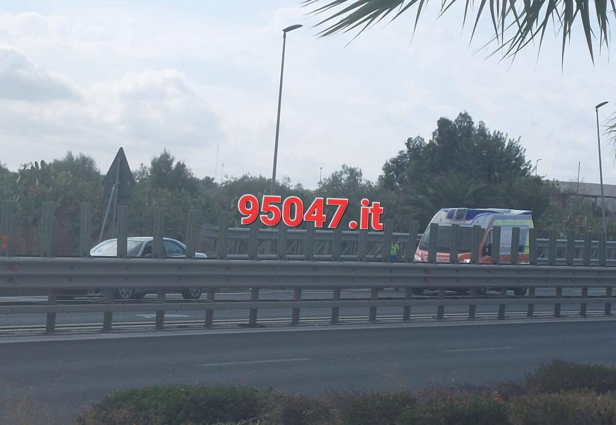 INCIDENTE SULLA SS121, FERITO CONDUCENTE. SOCCORSI SUL POSTO - 