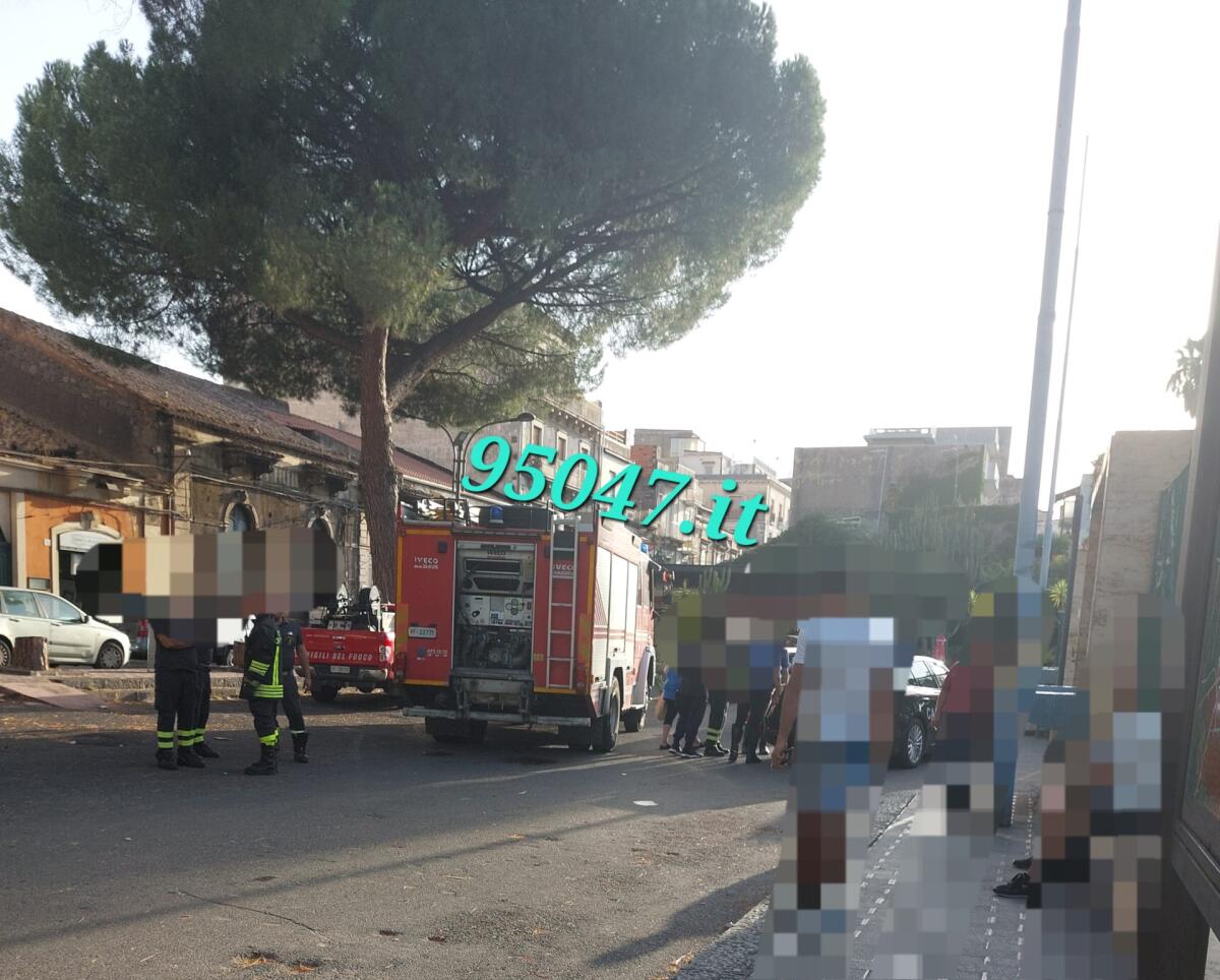 PATERNÒ: UOMO SI BUTTA ADDOSSO DELLA BENZINA E LA BEVE - 