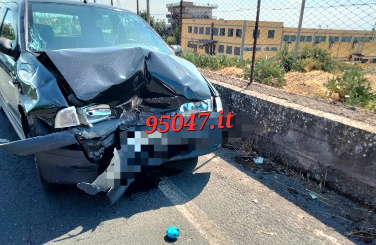 PATERNO': AUTO SI SCHIANTA CONTRO UN MURO, FERITO CONDUCENTE - 