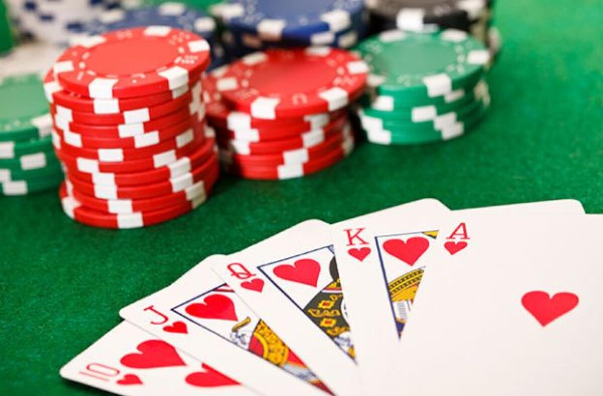 TENTANO UNA TRUFFA DURANTE UNA PARTITA A POKER NEL CASINÒ DELLA NAVE DA CROCIERA PIÙ GRANDE DEL MONDO: ARRESTATI - 