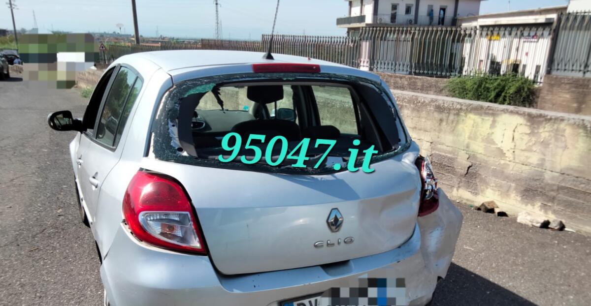 PATERNO. SCONTRO TRA DUE AUTO IN CONTRADA TRE FONTANE, FERITA UNA DONNA - 