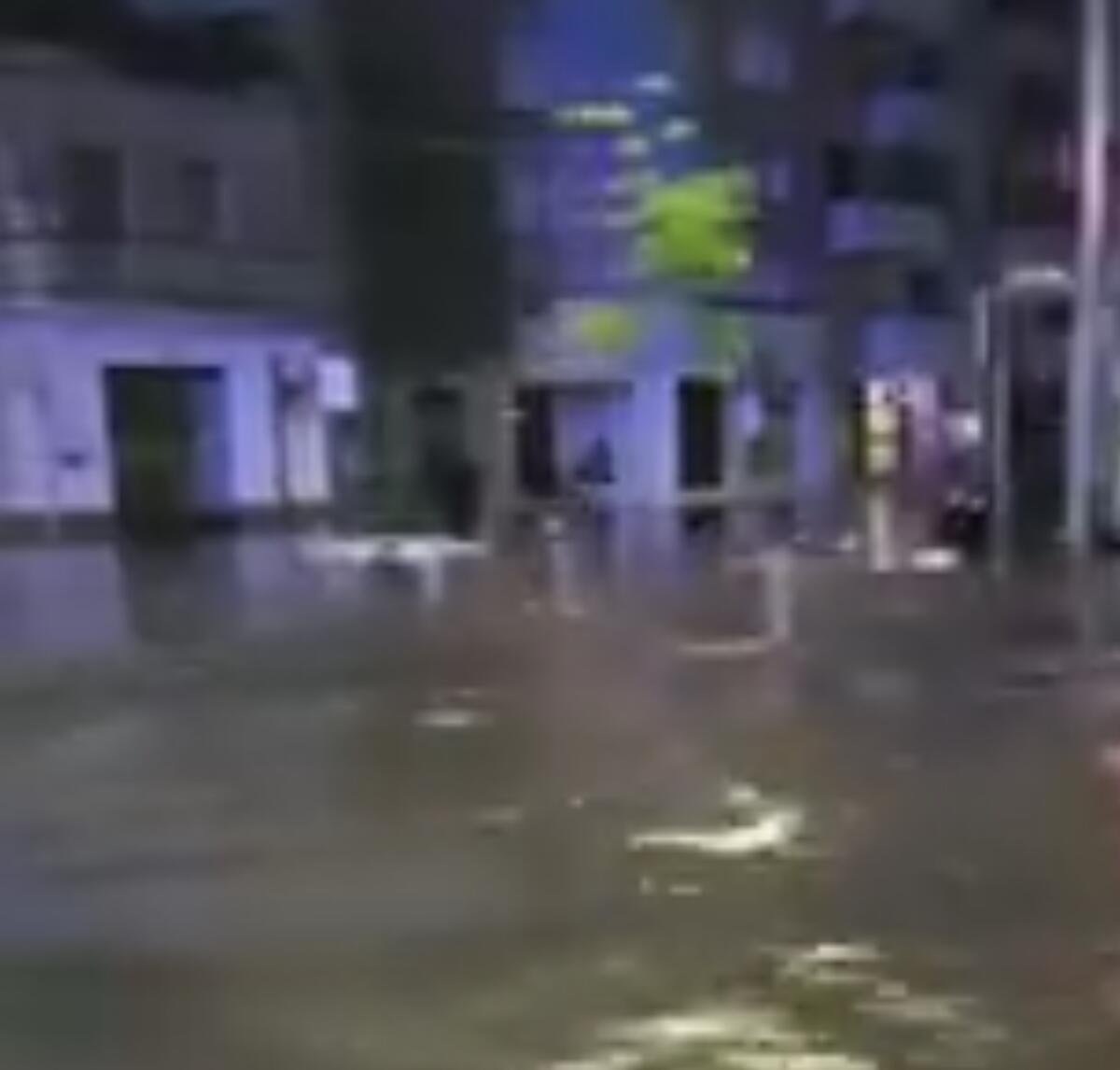 ALLUVIONE A TRAPANI. IL SINDACO: È ASSOLUTAMENTE VIETATO USCIRE DA CASA - 