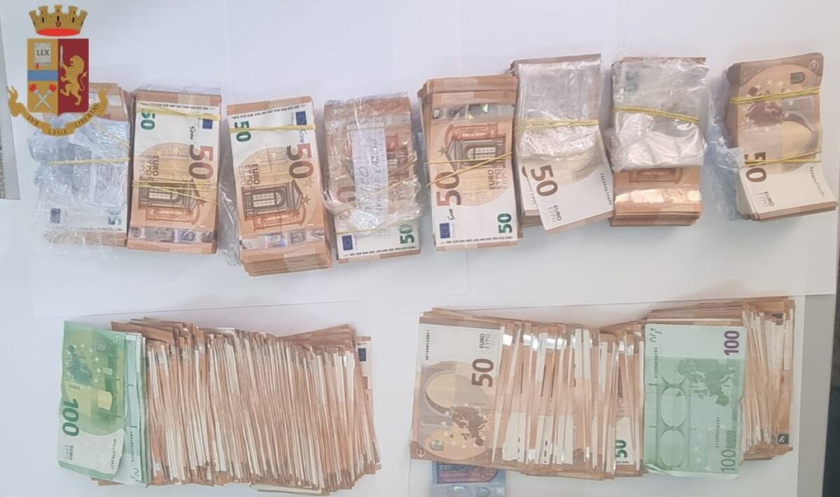 CATANIA.Arrestate due giovani donne con 6 kg di cocaina e 78.000 euro - 