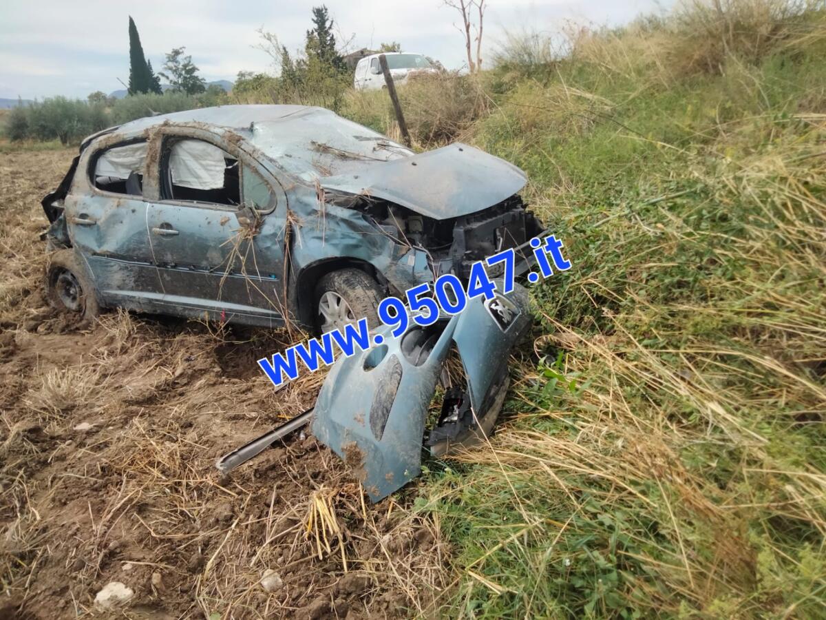 REGALBUTO: AUTO FINISCE OLTRE IL GUARD RAIL. ILLESO IL CONDUCENTE - 