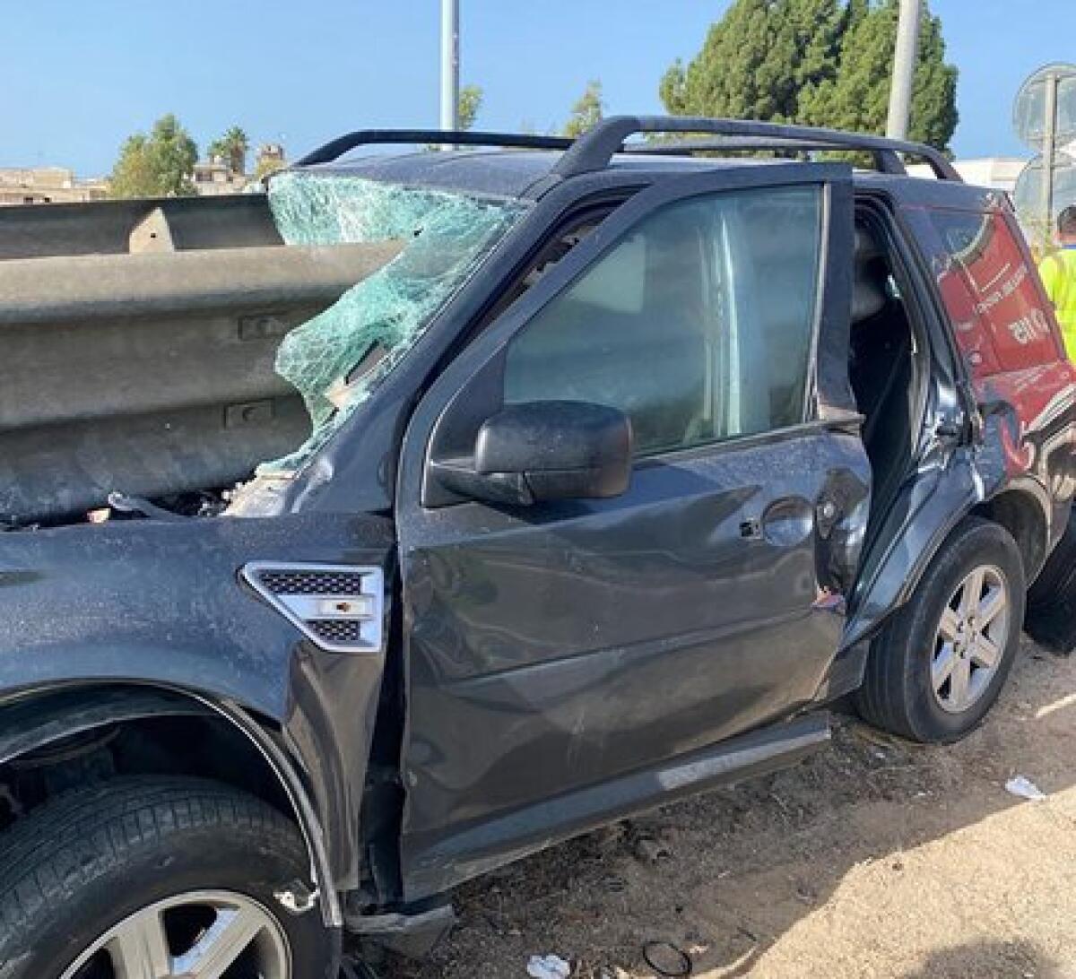 Spartitraffico A29 'trafigge' parabrezza auto, un ferito - 