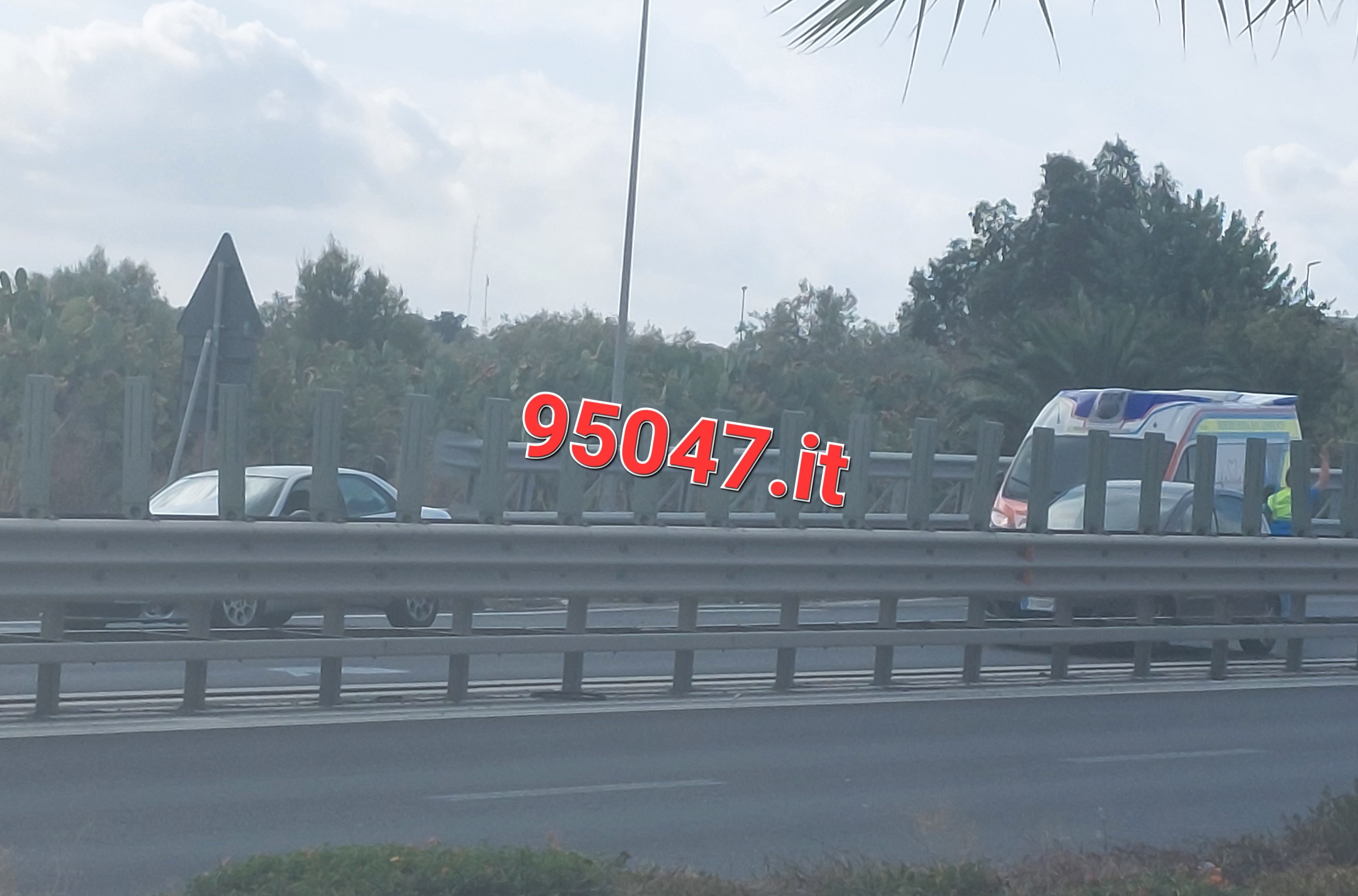 INCIDENTE SULLA SS121, FERITO CONDUCENTE. SOCCORSI SUL POSTO