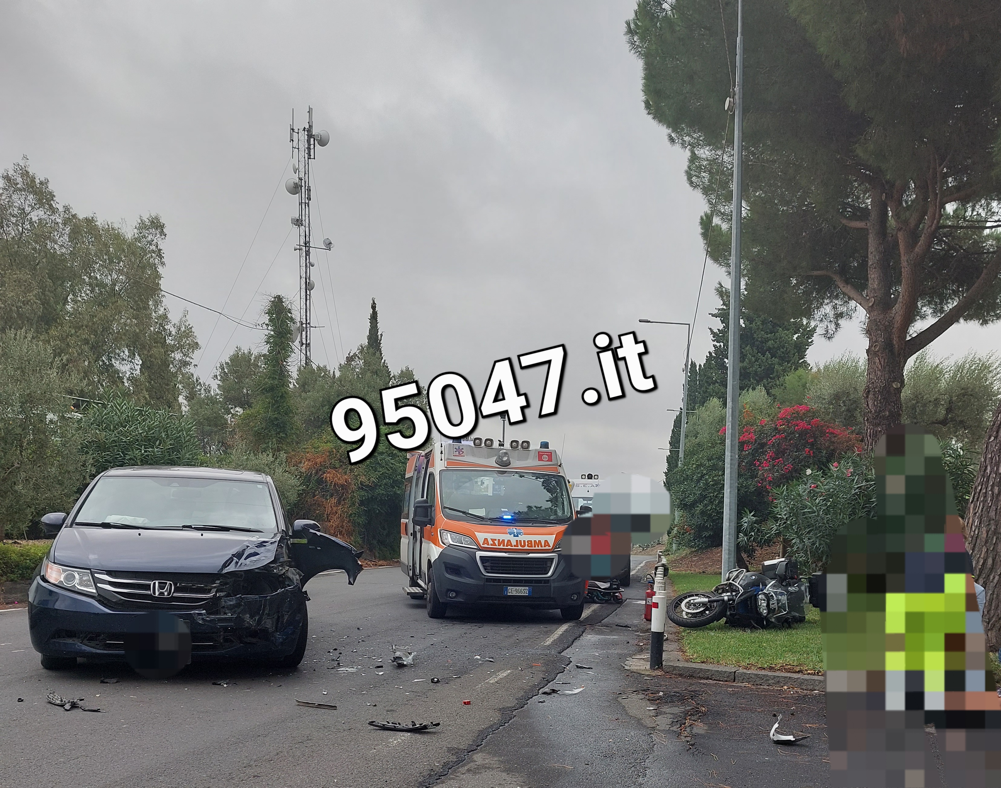 VIOLENTO SCONTRO AUTO-MOTO A MOTTA SANT'ANASTASIA ,   FERITO UN CENTAURO