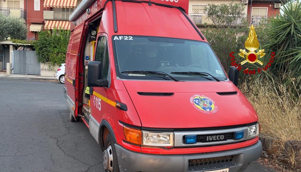 CATANIA, IN FIAMME UN  DEPOSITO DI DETERSIVI