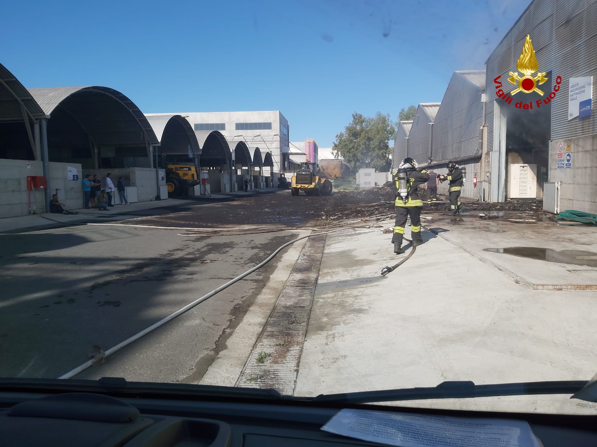 INCENDIO IN UN'AREA DESTINATA AL TRATTAMENTO DI RIFIUTI SOLIDI URBANI NEI PRESSI DI SIGONELLA