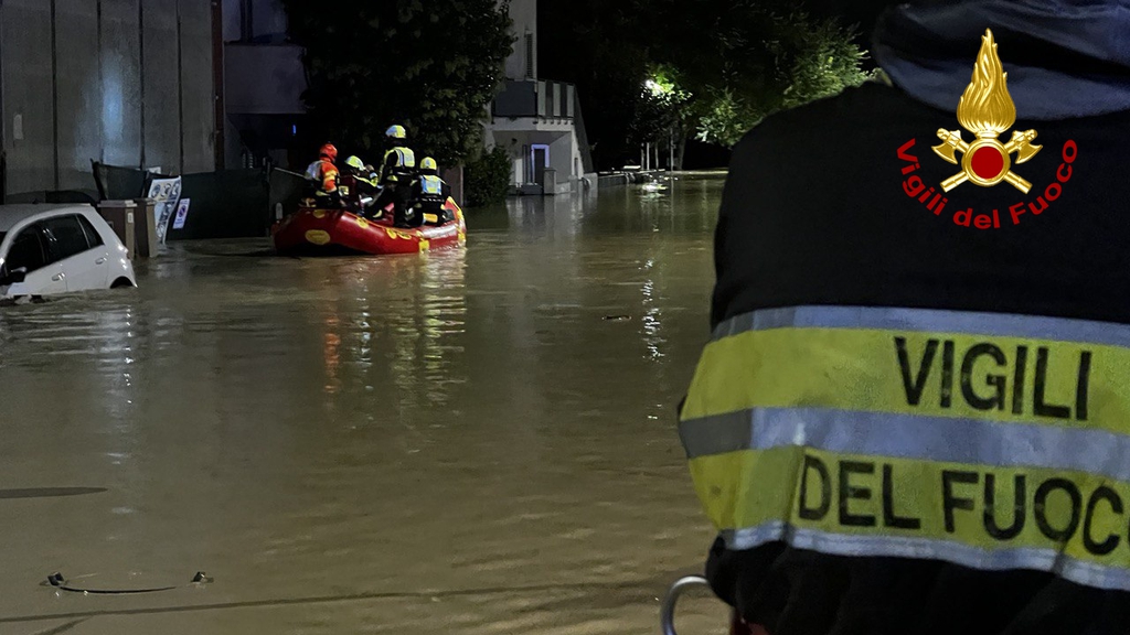 ALLUVIONE NELLE MARCHE È STRAGE: ALMENO 9 MORTI, 50 FERITI E QUATTRO DISPERSI, CI SONO ANCHE MINORENNI
