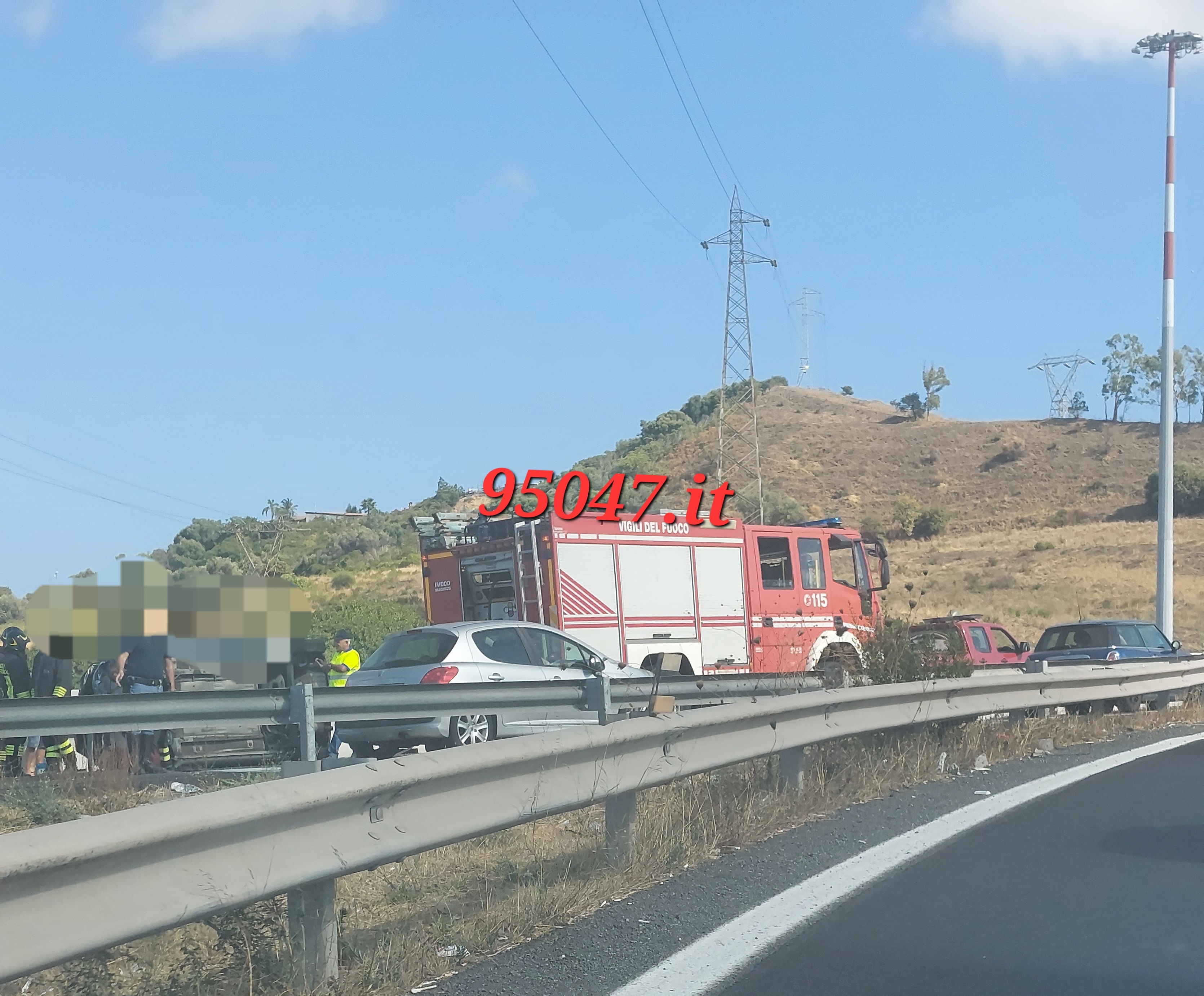 GRAVE INCIDENTE A MISTERBIANCO – AUTO SI RIBALTA IN TANGENZIALE