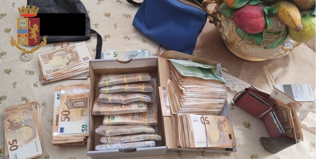 CATANIA.Arrestate due giovani donne con 6 kg di cocaina e 78.000 euro