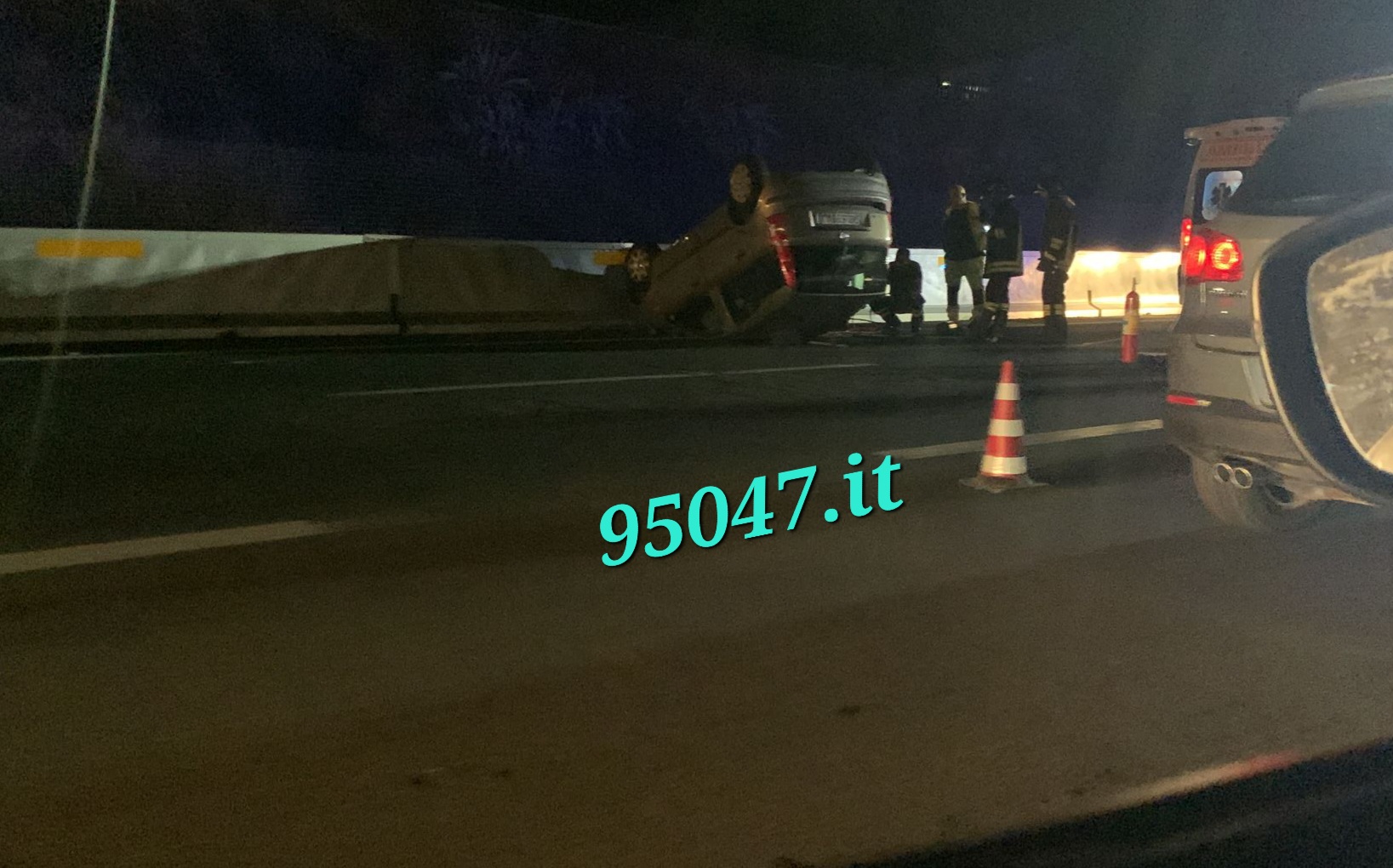 GRAVE INCIDENTE SULLA TANGENZIALE DI CATANIA,  AUTO SI RIBALTA. SOCCORSI SUL POSTO