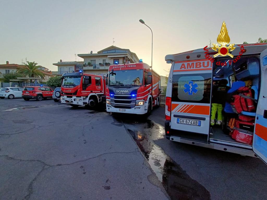 CATANIA, IN FIAMME UN  DEPOSITO DI DETERSIVI