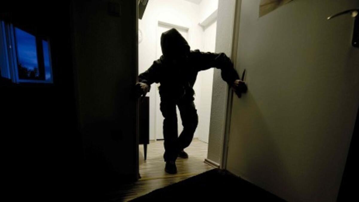 CEFALÙ, RUBANO IN UN’ABITAZIONE E RIMANGONO ALL’INTERNO PER CENARE: ARRESTATI - 