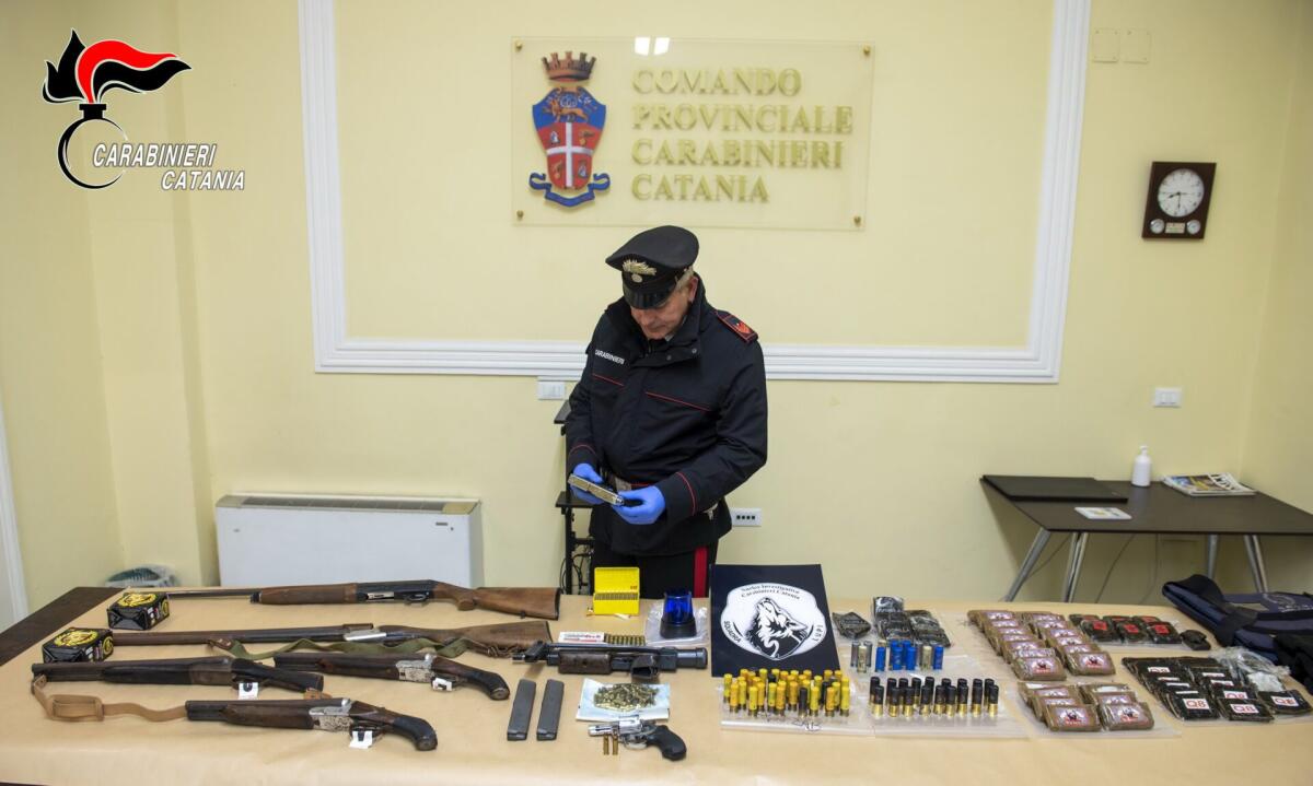 CATANIA. SCOPERTO UN ARSENALE E SEI CHILI DI HASHISH, UN ARRESTO - 