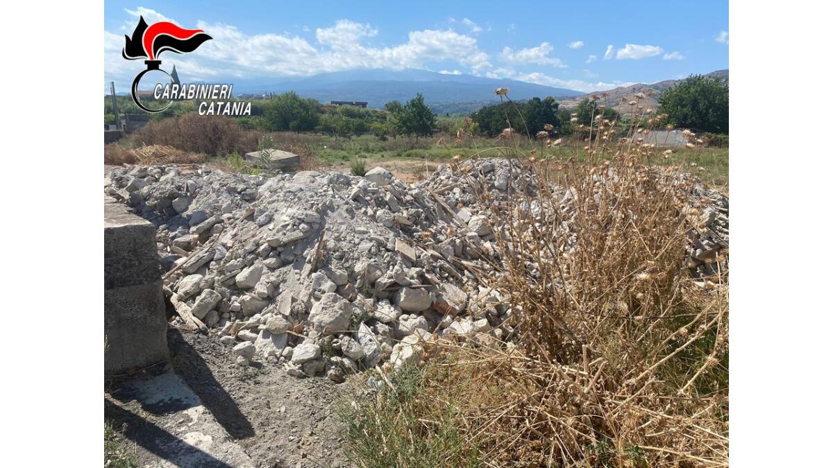 SCARTI EDÌLI SVERSATI IN UN TERRENO AGRICOLO: DENUNCIATI DUE PATERNESI - 