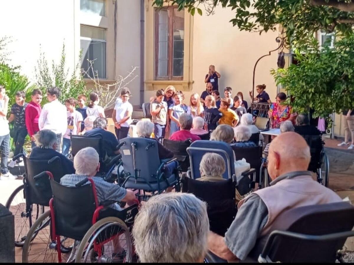 FESTA DEI NONNI" REALIZZATA DA ENOSIS PRESSO L'IPAB/S.BELLIA DI PATERNÒ. - 