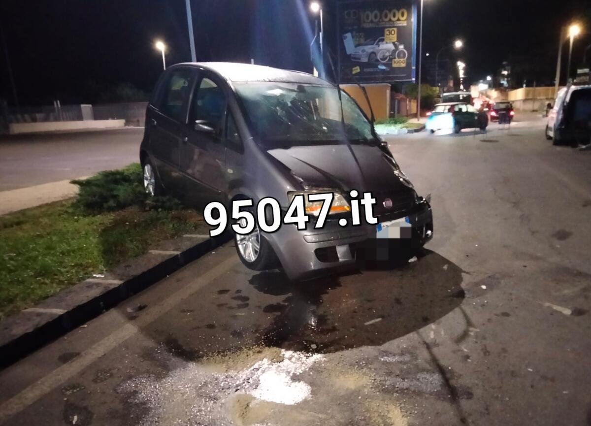 BIANCAVILLA: SCONTRO FRONTALE TRA VIALE DEI FIORI E VIALE CASALE DEI GRECI AL CONFINE CON ADRANO – LE FOTO - 