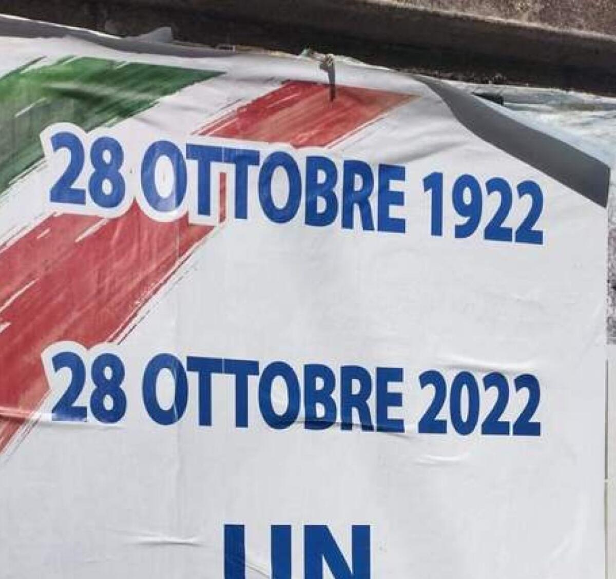 PATERNO’: AFFISSIONE DI MANIFESTI CHE RICORDANO LA MARCIA SU ROMA - 