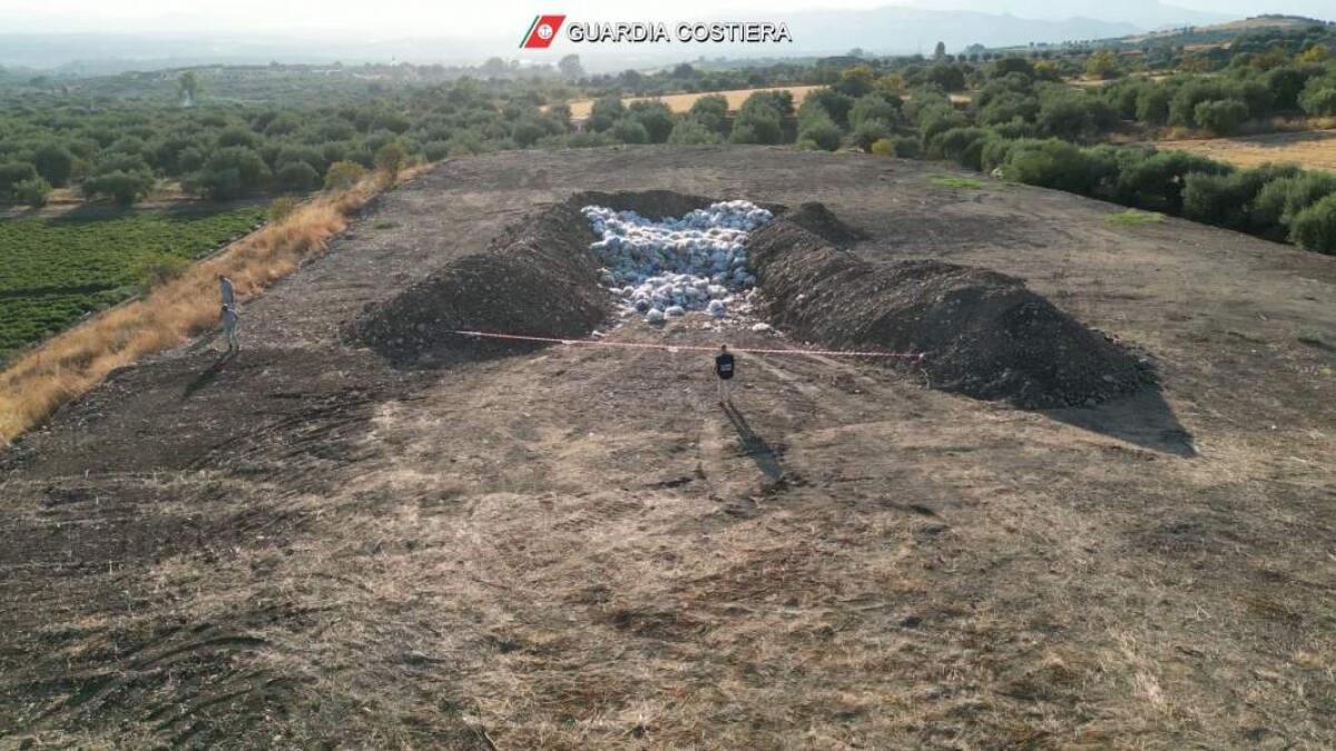 I RIFIUTI DI ETNALAND BRUCIATI IN UNA DISCARICA ABUSIVA, QUATTRO INDAGATI - 