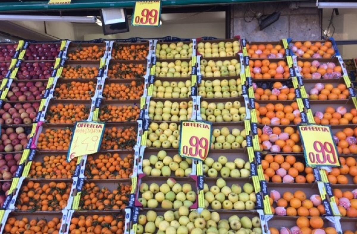 AGRIGENTO, VENDEVA FRUTTA E VERDURA DA 10 ANNI SENZA ALCUNA AUTORIZZAZIONE - 