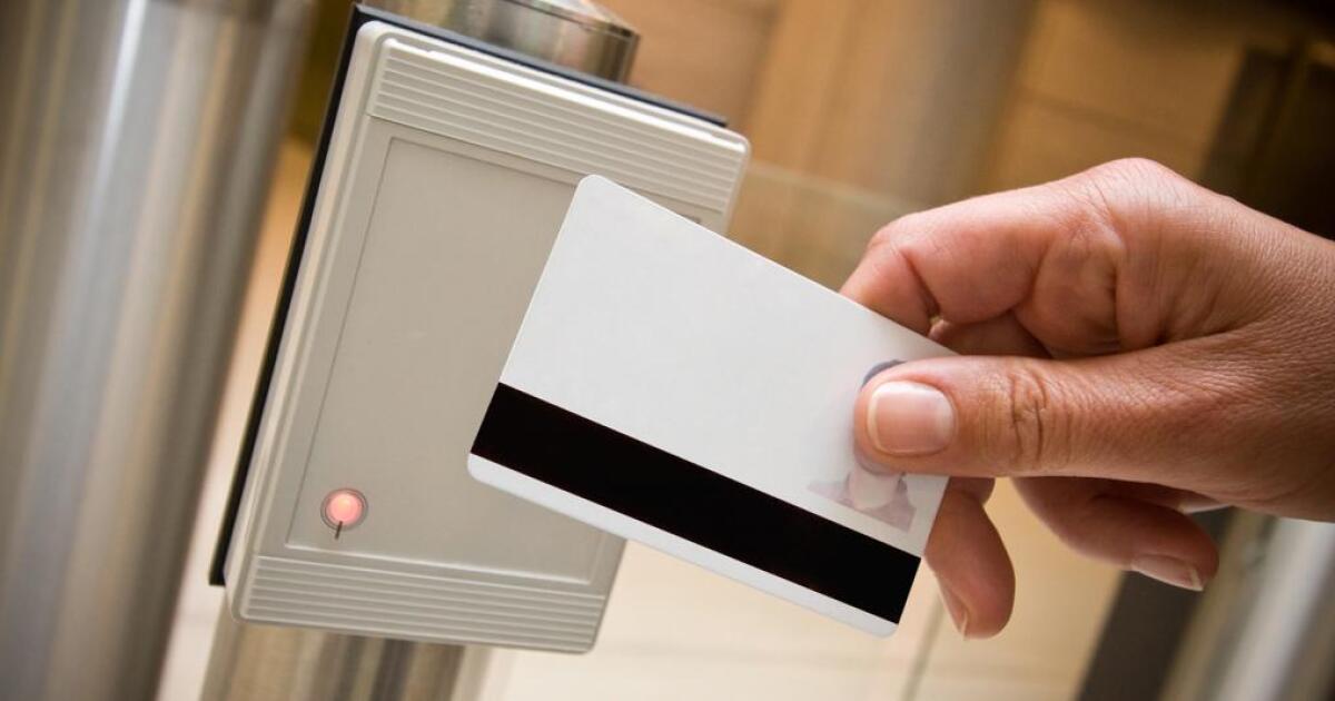 TIMBRAVANO IL CARTELLINO POI FACEVANO SHOPPING O DORMIVANO IN AUTO, NEI GUAI 6 DIPENDENTI COMUNALI DI SANTA DOMENICA VITTORIA - 