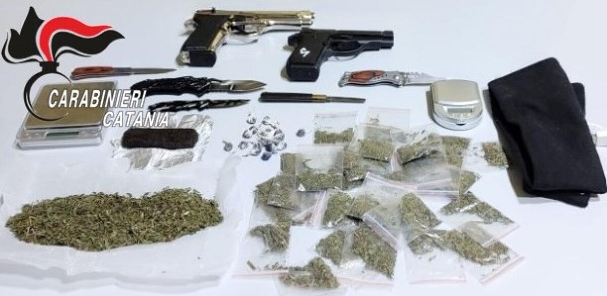 BELPASSO, DOPO DUE RAPINE SI RIFUGIA DA AMICI CON IN CASA ARMI E DROGA: 3 ARRESTI - 