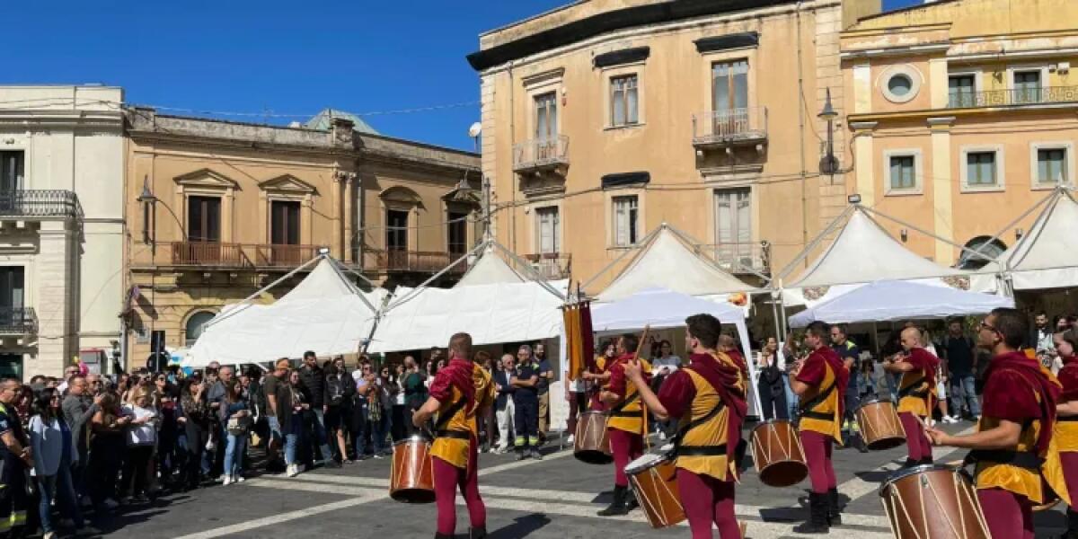 BRONTE: OGGI LA GRANDE TORTA ALLA XXXI SAGRA DEL PISTACCHIO - 