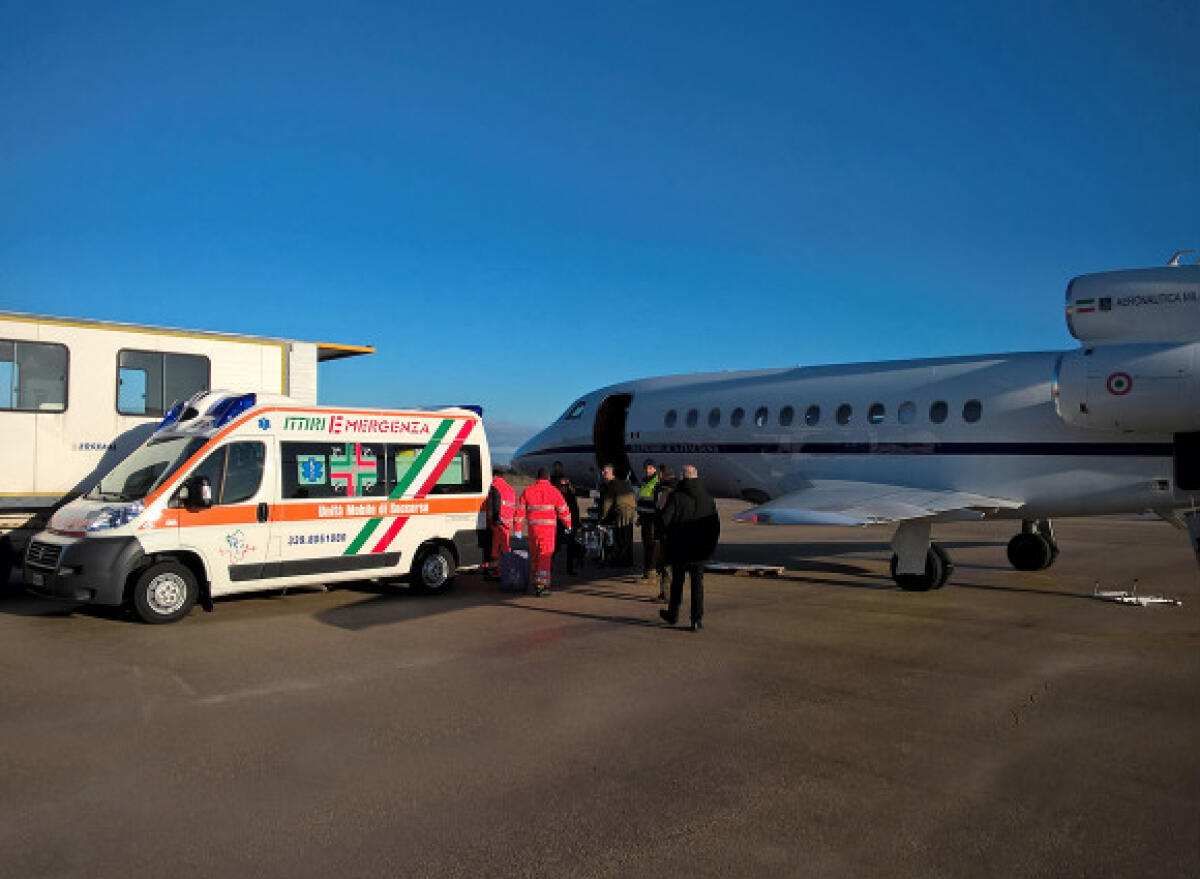 BIMBO DI SOLI SEI GIORNI TRASPORTATO D'URGENZA IN VOLO DA CATANIA A ROMA - 