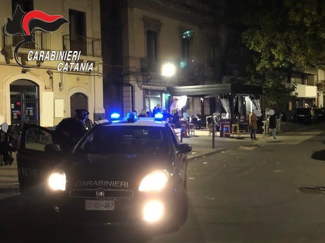 PATERNO': CONTROLLI TRA LE VIE DELLA MOVIDA DI PATERNÒ, SEGNALATI 9 GIOVANI PER DETENZIONE DI DROGA