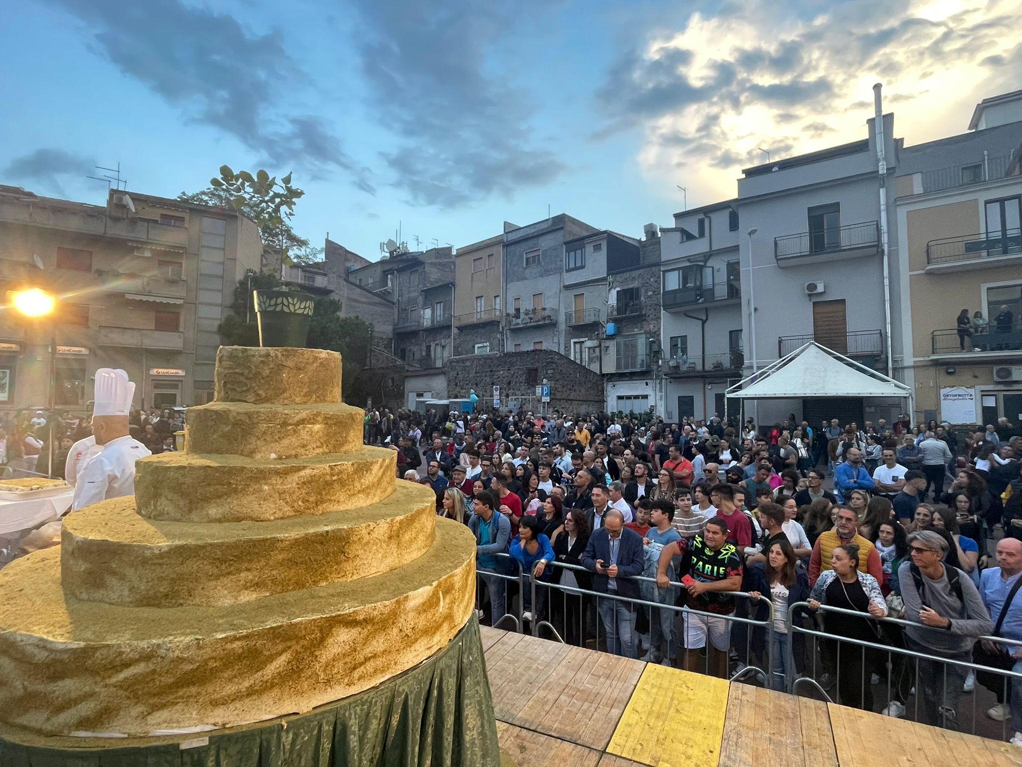 LA GRANDE TORTA HA CHIUSO LA SAGRA DEL PISTACCHIO DEI RECORD