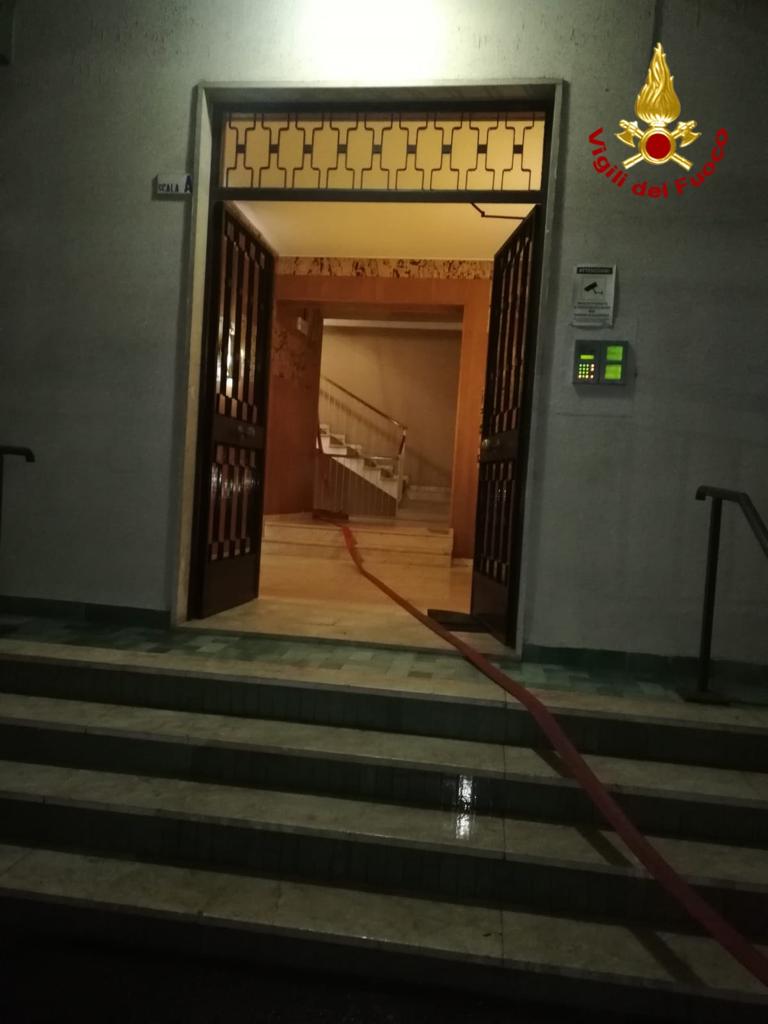 ROGO IN APPARTAMENTO A TREMESTIERI ETNEO, MORTO UOMO DI 62 ANNI