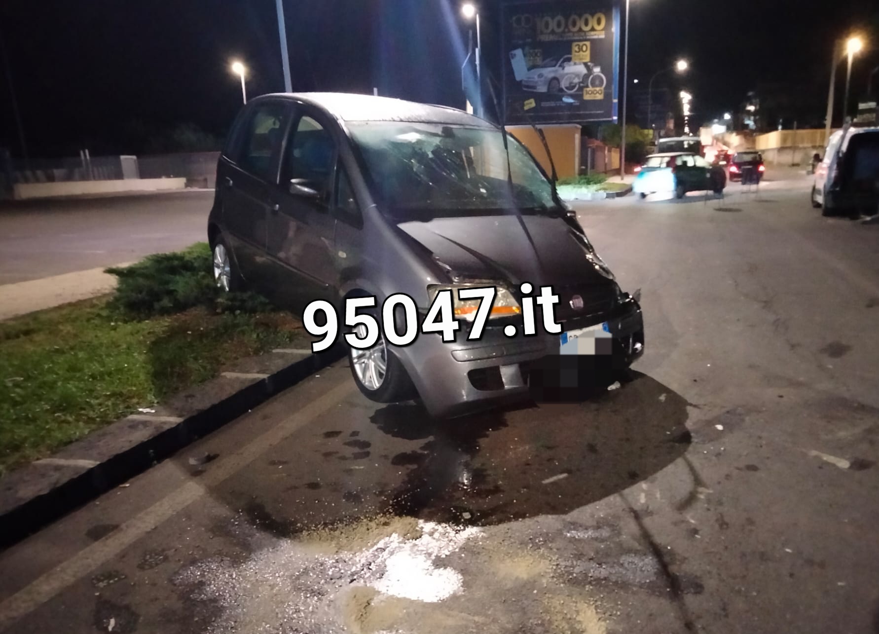 BIANCAVILLA: SCONTRO FRONTALE TRA VIALE DEI FIORI E VIALE CASALE DEI GRECI AL CONFINE CON ADRANO – LE FOTO