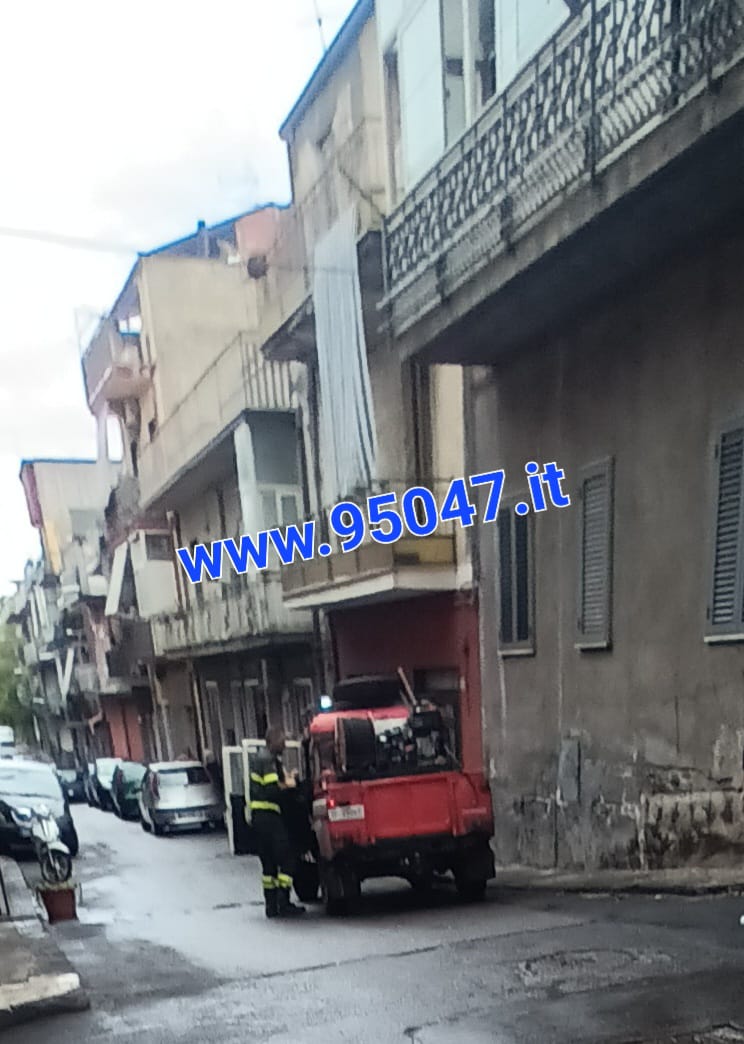 PATERNÒ: SCINTILLE E FIAMME DAI CAVI ELETTRICI, INTERVENTO DEI  VIGILI DEL FUOCO