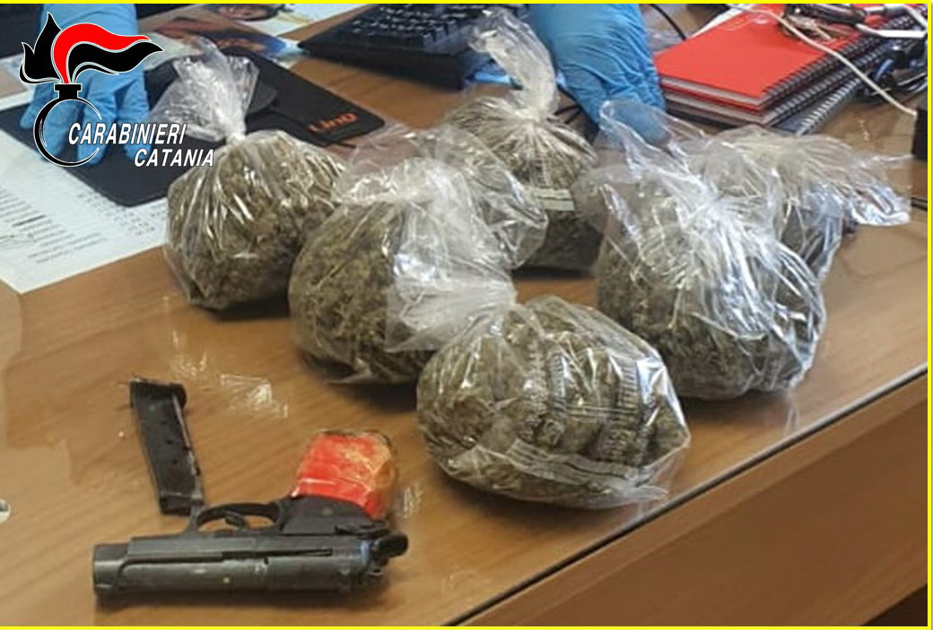 CATANIA.  STALLA ABUSIVA E 700 GRAMMI DI MARIJUANA NASCOSTI IN UN GARAGE