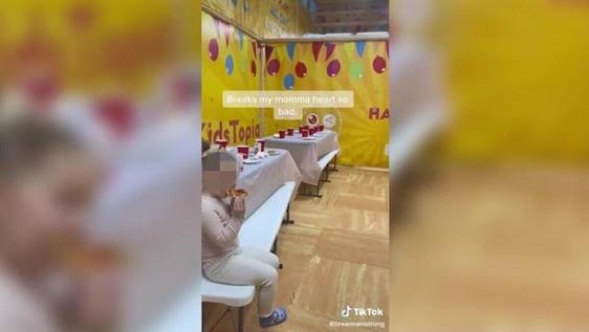 COMPIE 3 ANNI MA GLI AMICHETTI DISERTANO LA FESTA E LEI RESTA DA SOLA - 