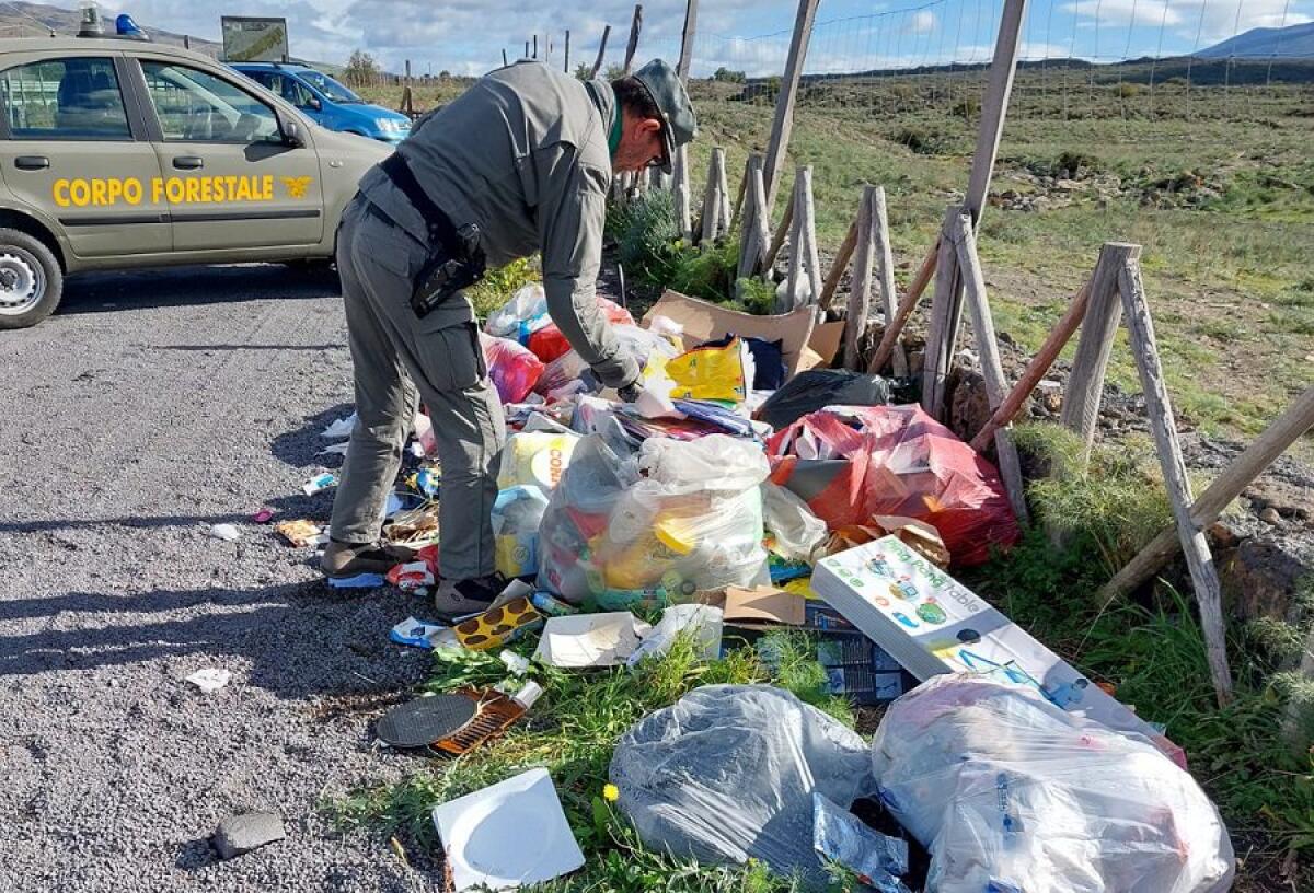 BRONTE, MULTA DI 1800 EURO A PATERNESE PER ABBANDONO RIFIUTI - 