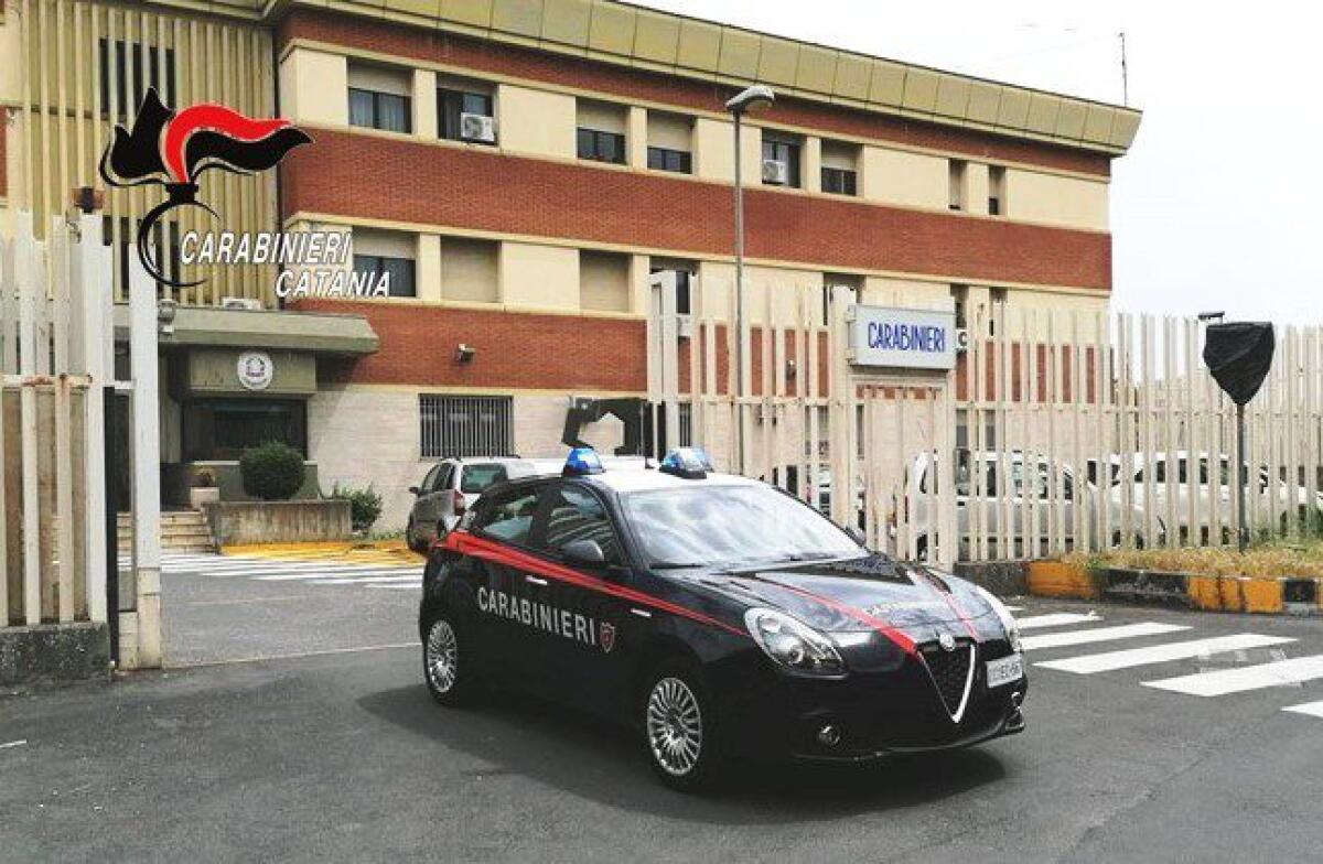 CASTIGLIONE DI SICILIA, LA FIDANZATA SI RIFIUTA DI VEDERLO E LUI AGGREDISCE ANCHE I CARABINIERI INTERVENUTI: IN MANETTE 23ENNE - 