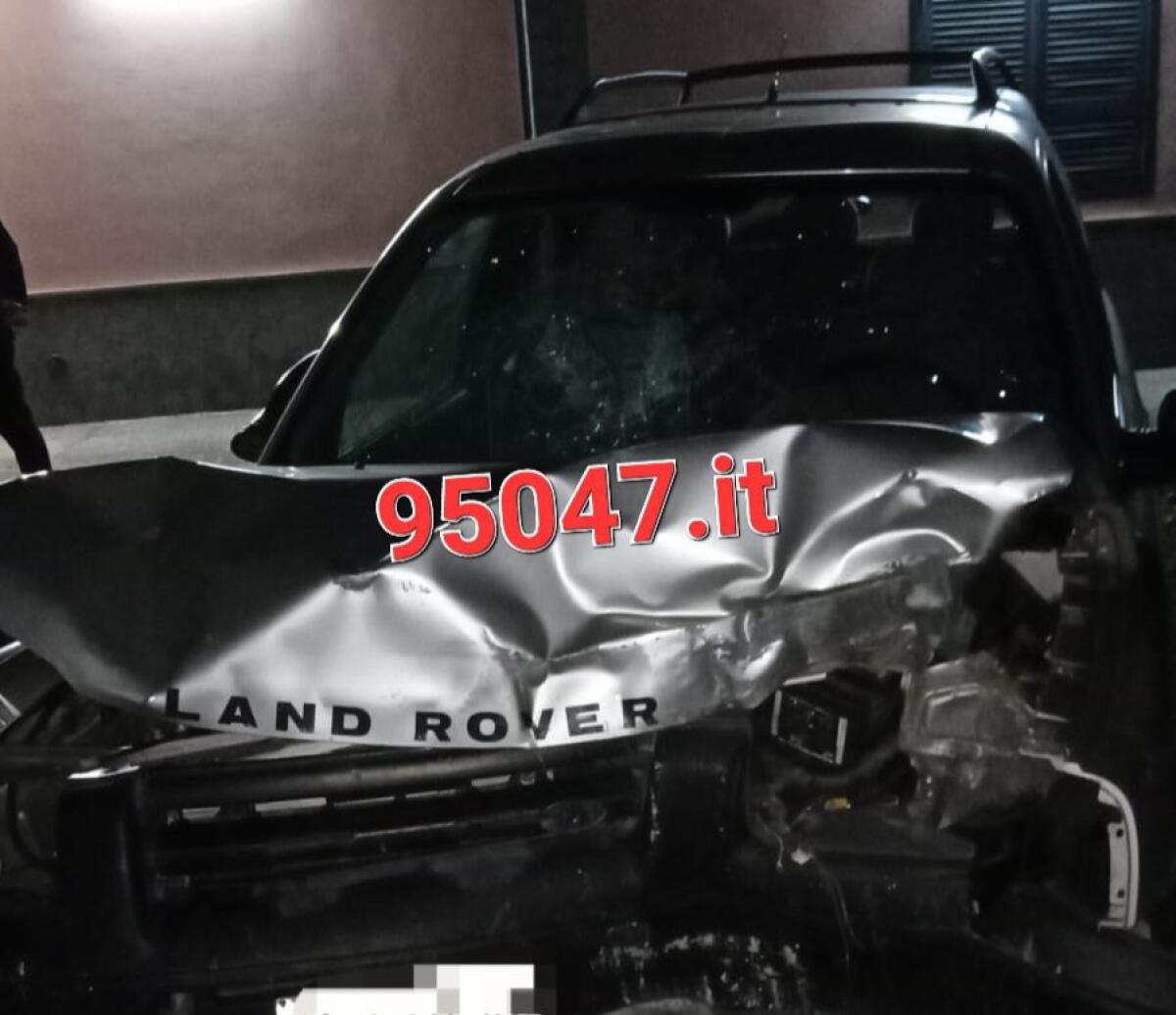 BELPASSO, AUTO CONTRO MURO, UN FERITO - 