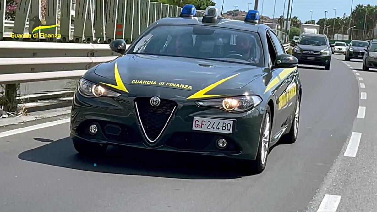 SEQUESTRATE A CATANIA DUE TESTE DI TERRACOTTA GRECHE RISALENTI AL V SEC. A.C. - 