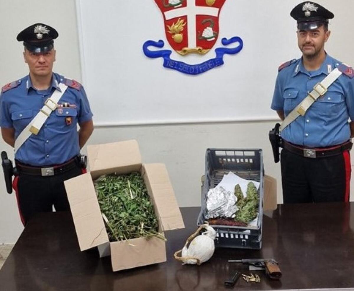 PATERNO': NASCONDEVA IN UN CASOLARE DROGA, UNA PISTOLA E UNA BOMBA CARTA,ARRESTATO - 