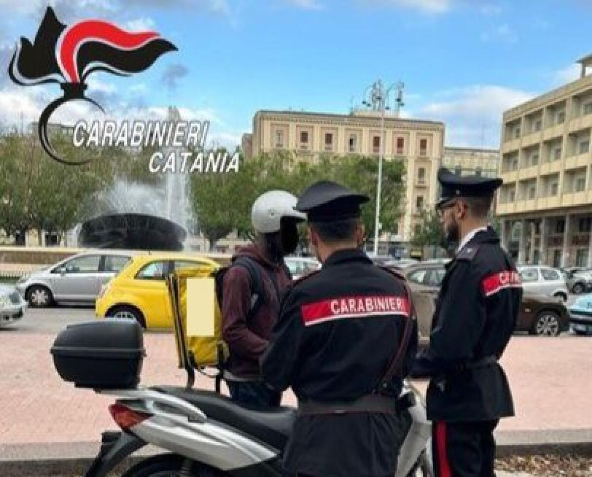 CATANIA, FATTORINO CON IL REDDITO DI CITTADINANZA CONSEGNA DROGA INVECE DEL CIBO: ARRESTATO - 