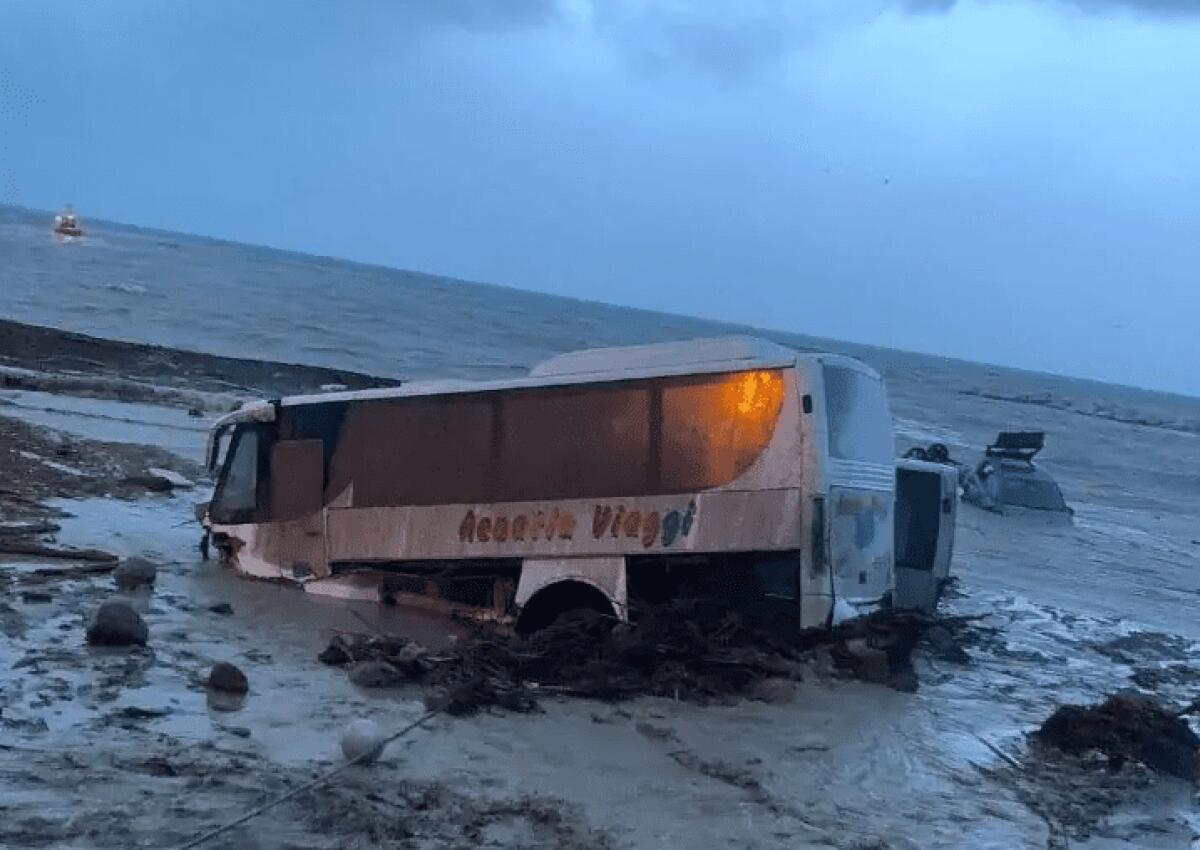 FRANA A ISCHIA, SI SCAVA NEL FANGO. MORTA UNA DONNA DI 31 ANNI, 11 I DISPERSI - 