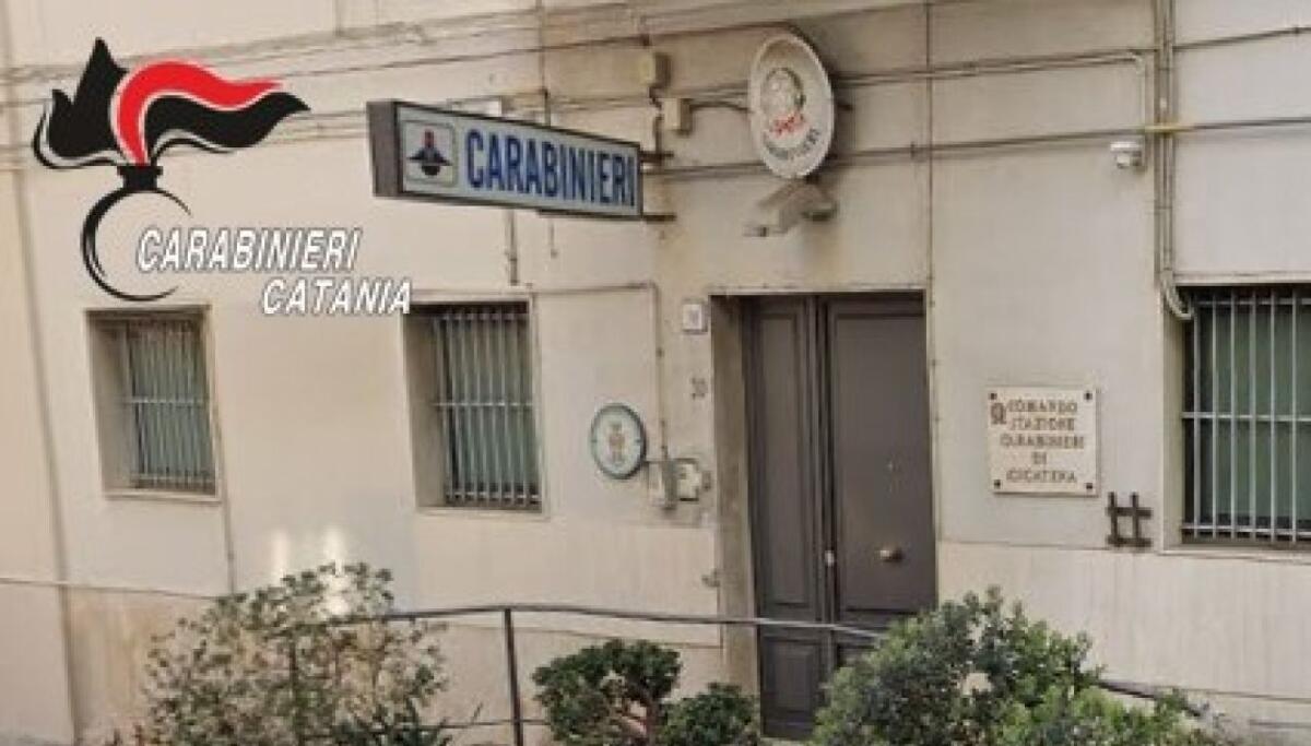 ACI CATENA. MINACCIA E AGGREDISCE LA MAMMA 89ENNE PER OTTENERE DENARO. - 