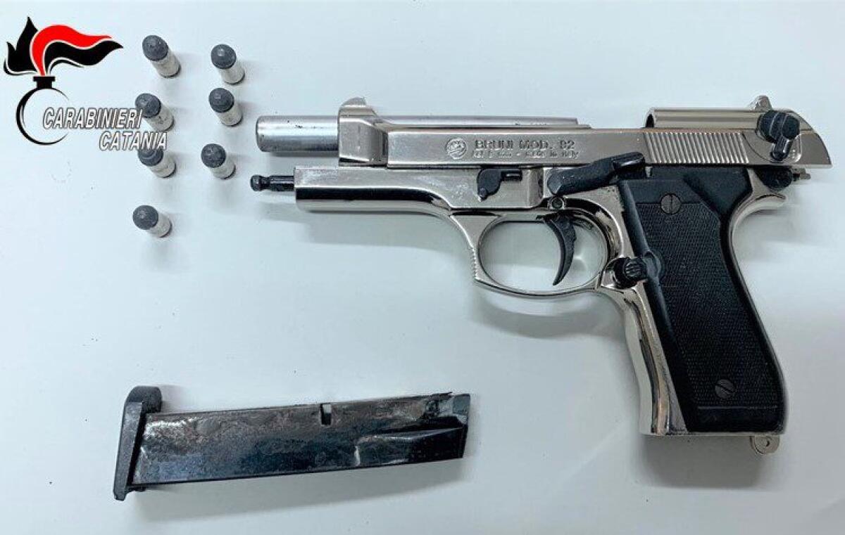 GIARRE, FFERMATO 28ENNE CON PISTOLA CARICA IN AUTO - 