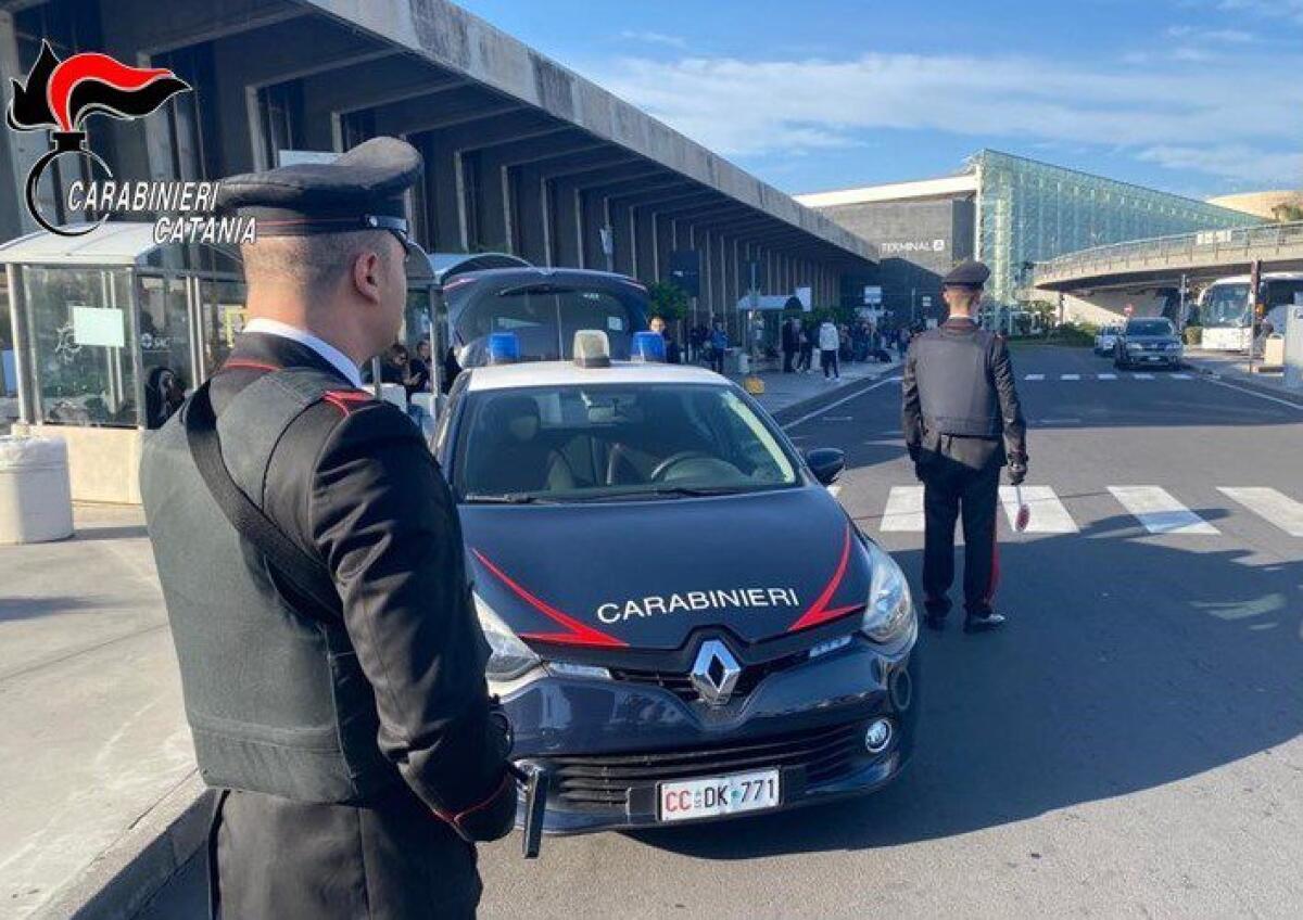 CONTROLLI NEL SETTORE NOLEGGIO AUTO CON CONDUCENTE ALL'AEREOPORTO DI CATANIA. 9 AUTISTI DENUNCIATI E 10 VETTURE SEQUESTRATE - 