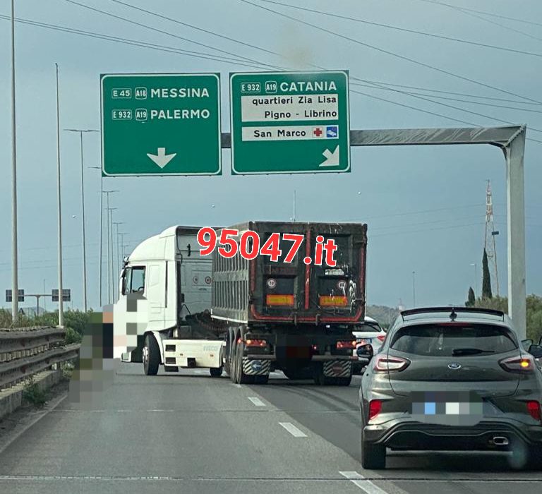 CAMION DI TRAVERSO SULLA TANGENZIALE,  CODE